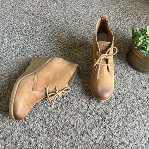 Sperry Harlow Ankle Boots Size 8.5 Wedge Heel Lace Up Camel Brown Leather New